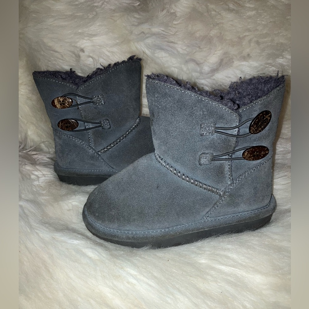 BEARPAW youth charcoal grey button ankle booties!